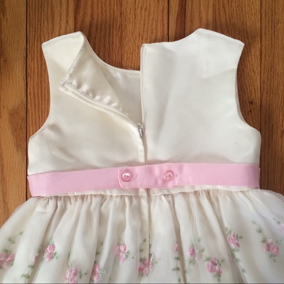 Perfect Girls Party Dress ! - Picture 5 of 6